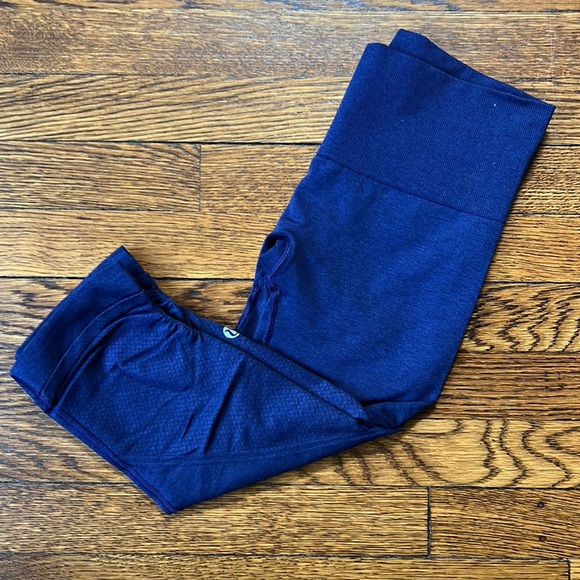 Lululemon In The Flow Crop ll Size 4 - Picture 15 of 16